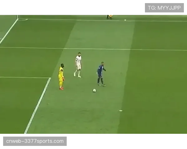 大巴黎与洛里昂半场互交白卷，控球率高达七成仍无进球